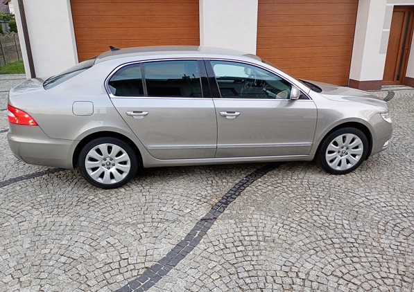 Skoda Superb cena 34900 przebieg: 275000, rok produkcji 2011 z Odolanów małe 254